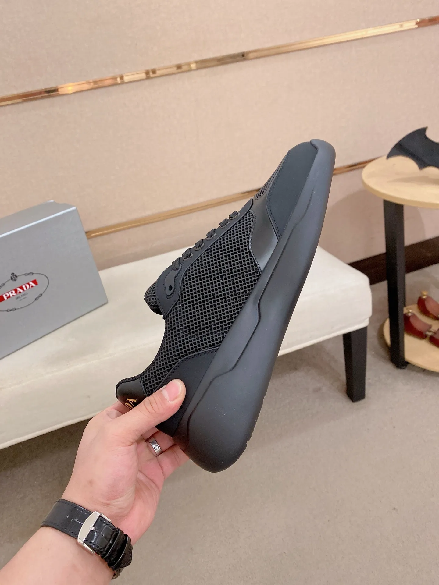 Men's shoes 💰 620💰 ✔️✔️✔️Higher version High-quality new PRADA (Prada) counters are launched simultaneously. The new men's shoes and 😘fabric are made of high-tech glue-making technology. Lining: Full cowhide lining. 👍🏿 High-end ☄️ Air-cushion molded anti-slip foam outsole, exquisite lines, simple and elegant, comfortable and high-end for leisure travel. Code number: 38 to 44 (45 can be customized and cannot be returned or exchanged)